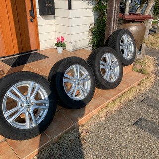 スタッドレスタイヤどホイールの出品です