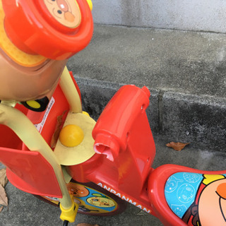 アンパンマン三輪車の画像