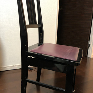 ピアノの椅子の画像