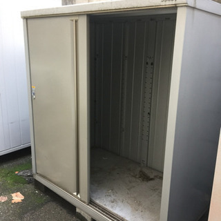 イナバ物置 中古 鍵付きの画像