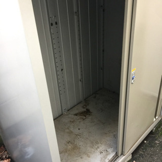 イナバ物置 中古 鍵付きの画像