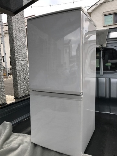 取引中2017年製シャープホワイト冷凍冷蔵庫千葉県内配送無料。設置無料。