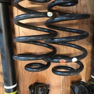 日産リーフ 純正サスペンション 新車外し