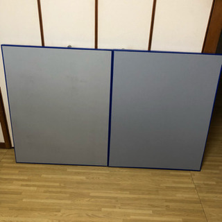 ピアノ用 防音パネルと ゴム製耐震防振ピアノインシュレーターセッ トの画像