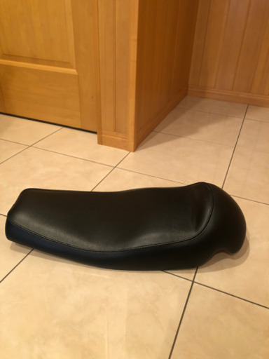 ヤマハSR400用セミダブルシート（ペイトンプレイス）