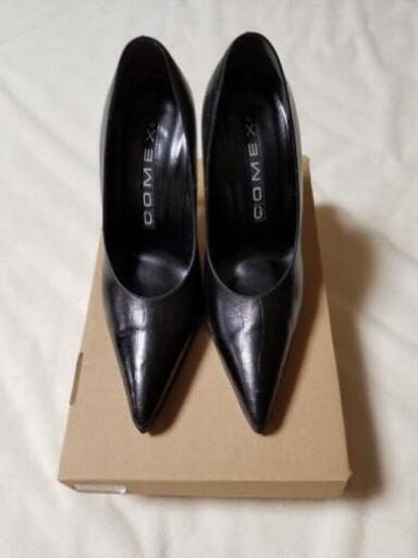 COMEXのハイヒールパンプス