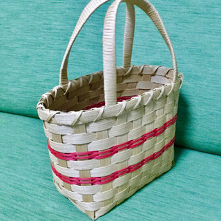 シンプルな かごバッグ 籠バッグ 手作り？ の画像
