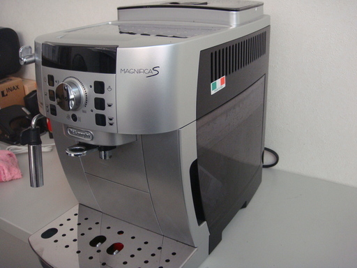 マグニフィカS 　全自動エスプレッソマシン　ECAM22110SBH
