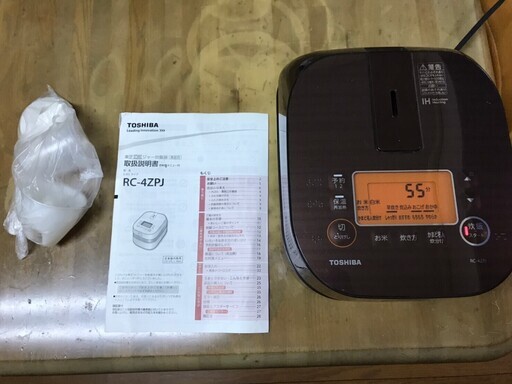 美品 東芝 炊飯器 備長炭かまど本羽釜 IH炊飯ジャー RC-4ZPJ 2.5合炊き 2015年製 TOSHIBA