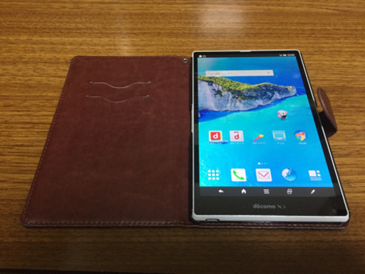 docomo AQUOS PAD 白ロム カバー付