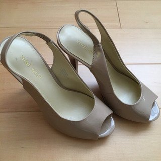 【値下げ　新品】NINE WEST サンダル