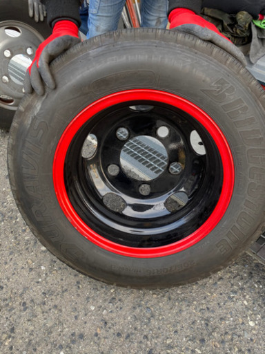 トラック用タイヤ