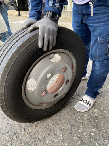 トラック用タイヤ