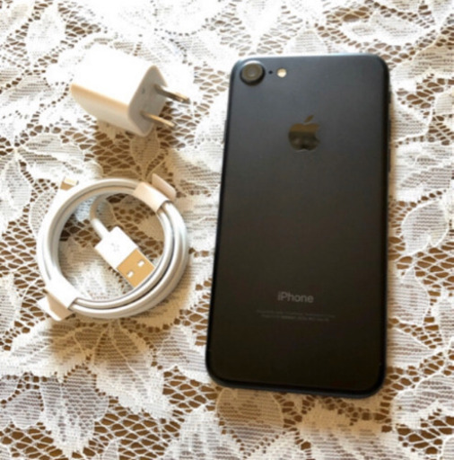 【美品】Apple iPhone 7 ブラック 32GB 残席なし、新品純正付属品付き☆彡