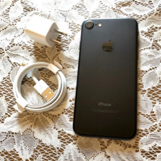 【美品】Apple iPhone 7 ブラック 32GB 残席な...