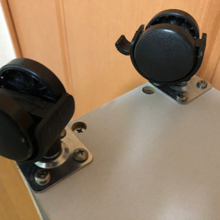 本棚 薄型 キャスター付 86.5×60×15 中古品の画像