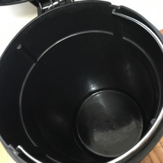 【受渡し予定者決定しました】ＩＫＥＡ　ペダル式ゴミ箱　100円の画像