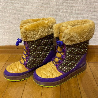 瞬足レモンパイ スノーブーツ と SISTER JENNI のニット帽