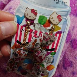 キティちゃんピアス2個セット  キャンディの画像