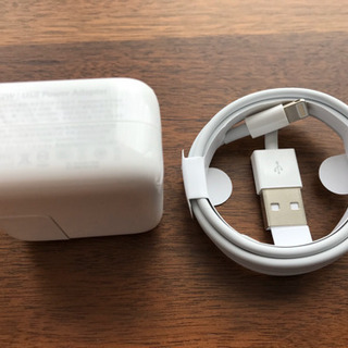 iPhone 充電器＋Lightningケーブルの画像