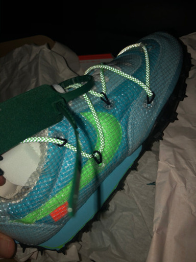 オフホワイト　スニーカー