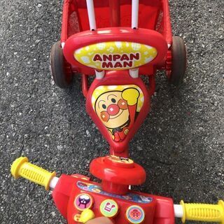 ★ 発送可 ★ ブザー付おでかけ三輪車 それいけ！アンパンマン デラックスII レッドの画像