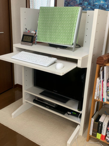 パソコンデスク　ホワイト　棚の変更可能