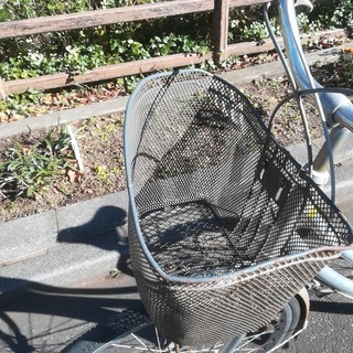 中古 26型内装３段ギア付ママチャリ+空気入れ付きの画像