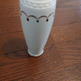 一輪挿し(ジュン アシダ)の画像