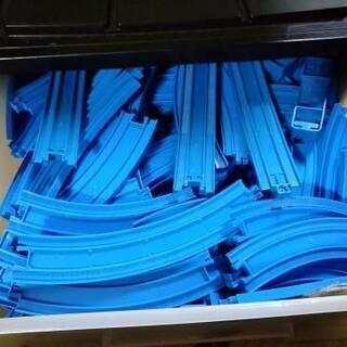 プラレールとトミカコース一式の画像
