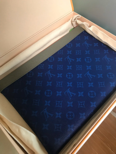 ルイヴィトン 18ss ポシェット・アポロ M63047