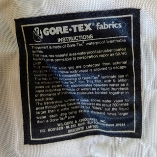 デサント　ゴアテックスの画像