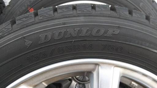 中古スタットレスタイヤホイール４本セット155/65Ｒ14　２か月使用の美品