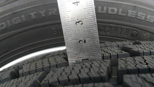 中古スタットレスタイヤホイール４本セット155/65Ｒ14　２か月使用の美品