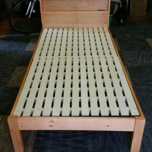 シングルベッド木製　マットレス付き
