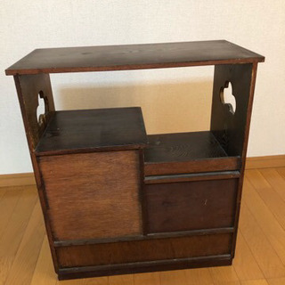レトロな茶箪笥の画像