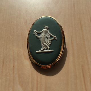 WEDGWOOD ブローチの画像