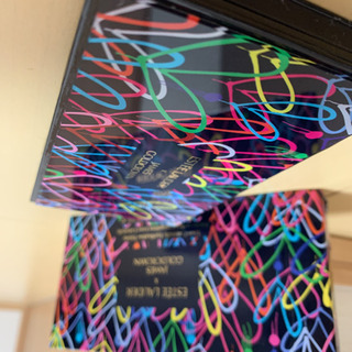 ESTEE LAUDERアイシャドウ限定パッケージの画像