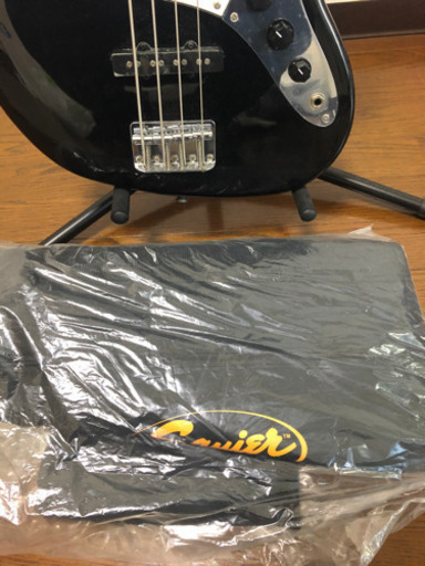 Squier by Fender エレキベース Affinity Series
