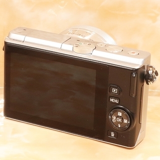 ★極上美品級＆すぐ使えるSDカード32GB★ニコン J4 レンズキットの画像