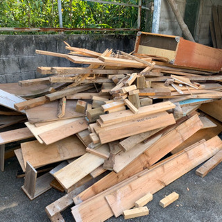 廃材　　あげます。　木材　タイル　鉄屑等　DIY