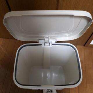 [受け渡し予定]ペダル式　ゴミ箱の画像