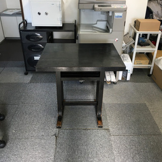 木製テーブル