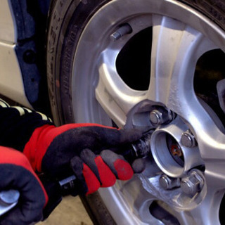 無資格OK！自動車専門店の整備スタッフ募集！国家資格取得可能です🤗の画像