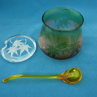 北一硝子 シュガーポット もみじ柄 スプーン付 ガラス細工 グリーン系　札幌　西岡店の画像