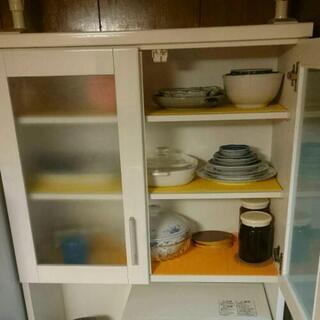 ニトリ ダリア80 キッチンボード 食器棚の画像
