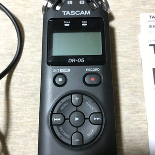 TASCAM リニアPCMレコーダー とステレオマイクロホンの画像