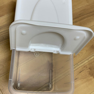 お取引決定　プラスチック米びつ 15kg キャスター付