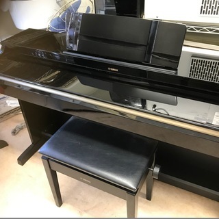 使用年数わずか！！　ＹＡＭＡＨＡ　光沢ボディ仕上げ　電子ピアノ　...