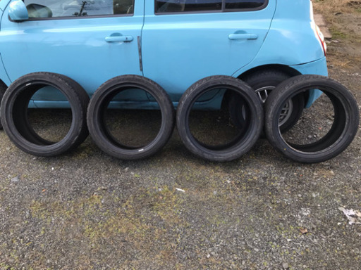 235/40R18  18インチタイヤ  1ヶ月使用まだイボあり